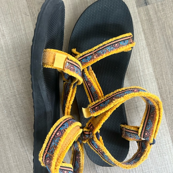 Teva women’s sandals size 9 - Picture 3 of 3